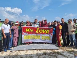 Gubernur Ansar Menanam Mangrove di Kawasan Mangrove Presiden Bersama Masyarakat Setokok, Kota Batam