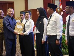 Ketua Komisi I DPRD Kepri Bobby Jayanto Ikut Serahkan SK Kepada 703 PPPK Tenaga Guru
