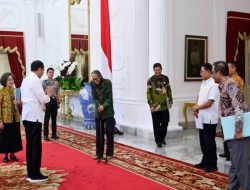 Jokowi Beri Gelar Tanda Jasa Kehormatan Pada 18 Tokoh, Ada Gianni Infantino Hingga Ibu Negara