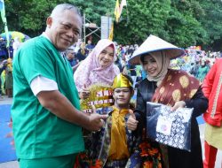 Ratusan Peserta Meriahkan Pawai Budaya dan Mobil Hias di Tanjungpinang