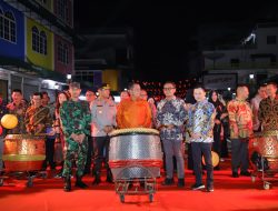 Pj Wako Hasan Hadiri dan Ikuti Pawai Event Kepri Lantern Dream Parade