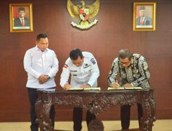 Gubernur Ansar Ahmad Tandatangani NPHD dengan KPU dan Bawaslu Kepri