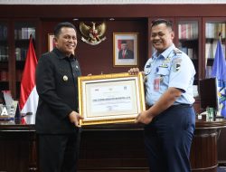 Danlanud RHF dan Dansatrad 213 Tanjungpinang Berpamitan Dengan Gubernur Ansar