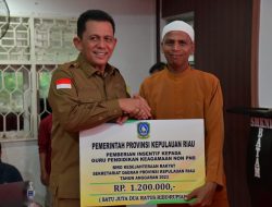 Gubernur Ansar Serahkan Bantuan Insentif Guru Pendidikan,  Penyuluh Agama Non ASN & Pemuka Agama se Kota Batam