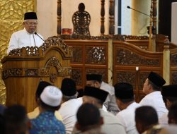 Wapres RI Ma’ruf Amin Bersama Gubernur Ansar Terawih di Masjid Al-Uswah Tanjungpinang