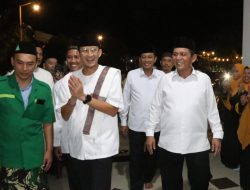 Gubernur Ansar & Menparekraf RI Terawih di Masjid Mukhtarul Arifin Tembesi