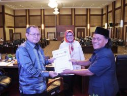Fraksi DPRD Sampaikan Pandum Terhadap Ranperda BUMD Energi Kepri