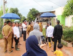 Jefridin Tinjau langsung Masalah Banjir di Perumahan Devely Kelurahan Batu Besar