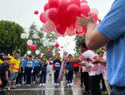 Roby Kurniawan Lepas Lomba Gerak Jalan, Peserta Tetap Semangat Meski di Guyur Hujan