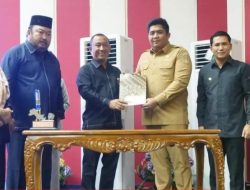 Bupati Roby Sampaikan Pandangan Akhir Terhadap Rancangan Perubahan KUA dan PPAS APBD TA 2024