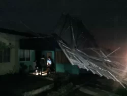 Belasan Rumah Warga  Tanjungpinang Rusak Akibat Diterjang Hujan Badai