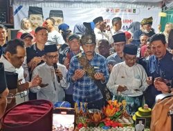 Kedekatannya Dengan Masyarakat Terlihat Jelas, Warga Tanjunguma Batam Berikan Kejutan Ultah HMR, Doakan Rudi-Rafik Pimpin Kepri