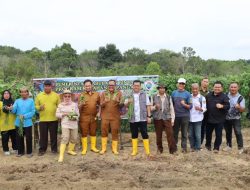 Sekda Bintan Panen Bersama Kelompok Tani, Tingkatkan Ketahanan Pangan dan Kesejahteraan Masyarakat