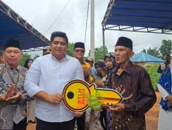 Bupati Bintan Roby Kurniawan Serahkan Langsung Bantuan RTLH dan Paket Stunting dari BAZNAS Untuk Warga Kurang Mampu