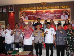 Salurkan Bingkisan Hari Besar Keagamaan, Lis Darmansyah Ajak Masyarakat Hadapi Tantangan Ekonomi