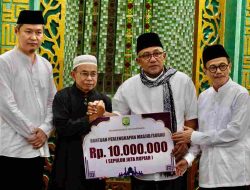 Wali Kota Lis dan Wawako Raja Ariza Safari Ramadan Perdana di Masjid Nurul Iman