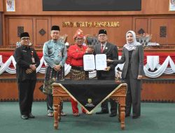 Rapat Paripurna DPRD, Wali Kota Lis Sampaikan Regulasi Terkait Pencabutan Perda Nomor 10 Tahun 2021