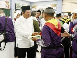 Gubernur Ansar Sambut Hangat Kepulangan Jamaah Haji Kloter Pertama Embarkasi Batam