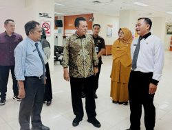 Ingin Pelayanan Pasien Maksimal, Gubernur Ansar Tinjau Langsung Progres Perbaikan AC Central di RSUD Raja Ahmad Tabib