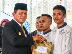 Ansar Ahmad Serahkan Remisi untuk 3.047 Warga Binaan di Kepri