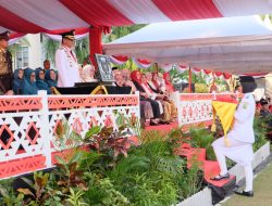 Wawako Raja Ariza Pimpin Upacara Penurunan Duplikat Bendera Pusaka