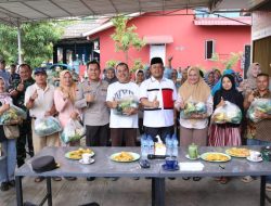 Ketua DPRD Kepri Silaturahmi dan Serahkan Paket Sembako untuk Warga Tiban Palm