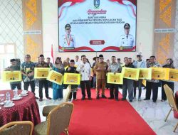 Gubernur Kepri Ansar Serahkan Hibah, Wali Kota Lis: Bantuan Langsung Dirasakan Masyarakat