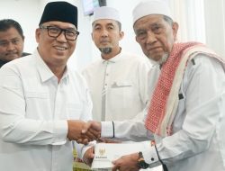 Wagub Nyanyang Safari Ramadan di Dua Masjid Batam, Serahkan Bantuan untuk Yatim dan Dhuafa