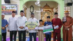 Gubernur Ansar Safari Ramadan di Masjid Ar-Rahim, Serahkan Bantuan Rp500 Juta untuk Rumah Ibadah
