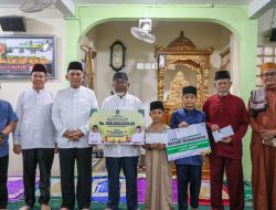 Gubernur Ansar Safari Ramadan di Masjid Ar-Rahim, Serahkan Bantuan Rp500 Juta untuk Rumah Ibadah