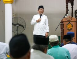 Gubernur Ansar Safari Ramadan di Masjid Al-Maghfiroh, “Bukan Gubernur, Tapi Sebagai Jamaah”