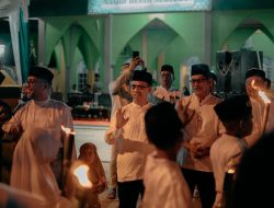 Meriahnya Pawai Obor di Kundur Barat, Bupati Karimun Ajak Warga Perkuat Ukhuwah