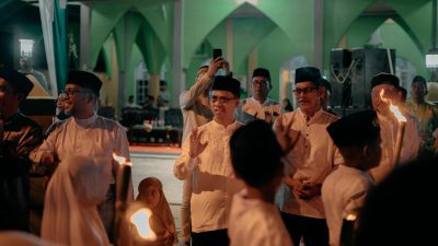 Meriahnya Pawai Obor di Kundur Barat, Bupati Karimun Ajak Warga Perkuat Ukhuwah