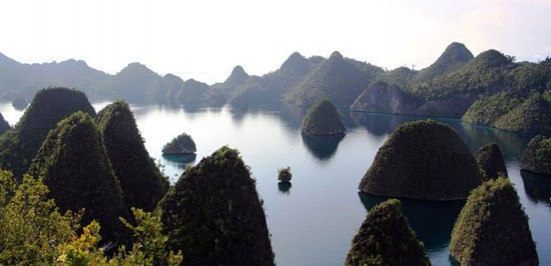 Surga Kecil yang Turun ke Bumi itu Bernama Pulau Wayag Surga Kecil yang Turun ke Bumi itu Bernama Pulau Wayag