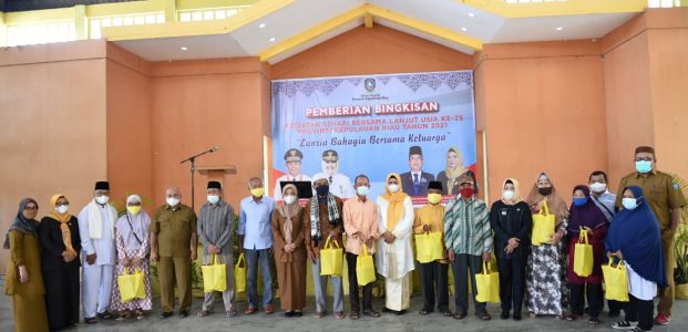 Peringati Hari Lansia ke-25, TP-PKK Kepri Bagikan Sembako di Bintan Peringati Hari Lansia ke-25, TP-PKK Kepri Bagikan Sembako di Bintan