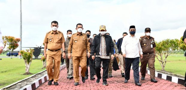 Gubernur Kepri Menyambut Menkopolhukam dan Mendagri di Natuna Gubernur Kepri Menyambut Menkopolhukam dan Mendagri di Natuna
